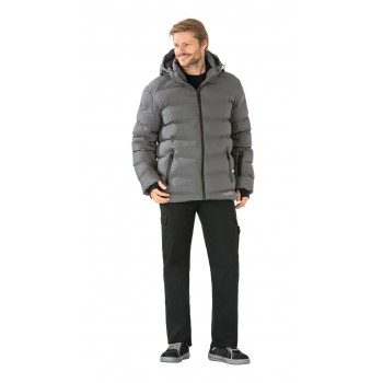 Homme équipé avec la veste froid POWDER grise