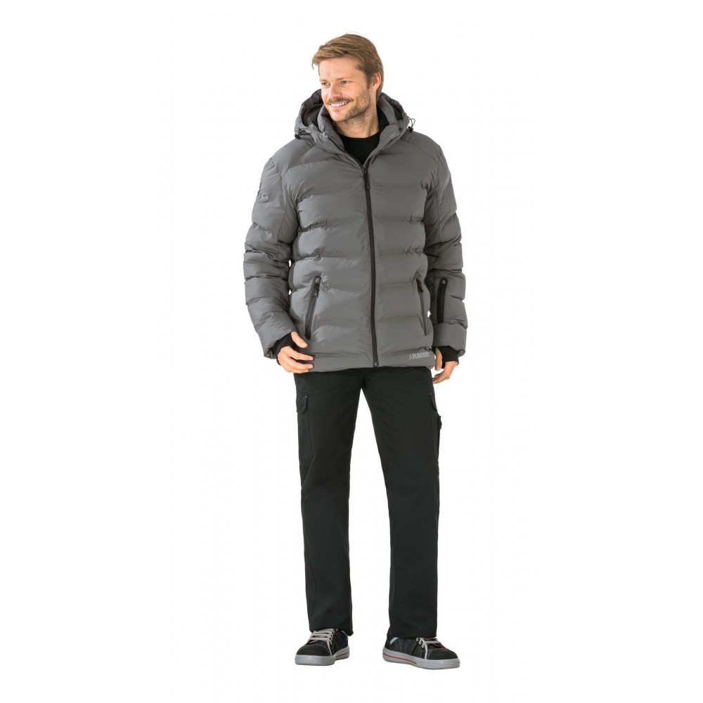 Homme équipé avec la veste froid POWDER grise