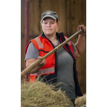 Salariée agricole avec gilet CEPOVETT