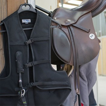 Airbag équitation protection chute de cheval enfant HELITE sur ceinte et selle