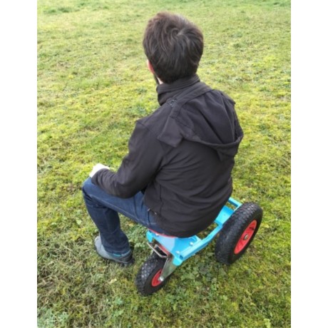 Siege sur roue ergonomique avec bac à outil